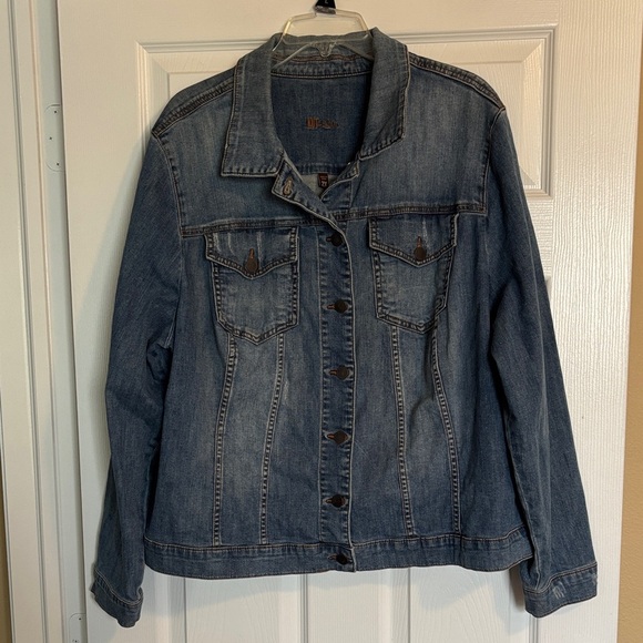 Kut From The Kloth women’s blue button down denim jean jacket size 2X - Picture 1 of 10
